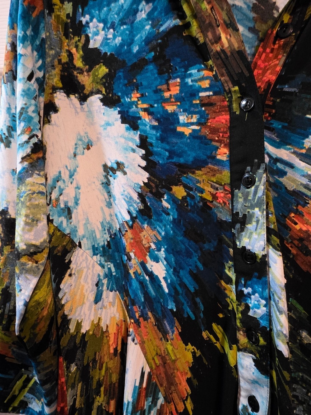 4/$97 Canadian Vivian Wong Abstract Brushstroke Button-Front Top - Picture 4 of 14